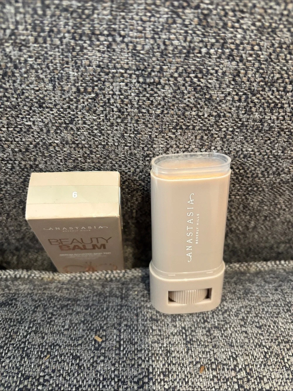 Anastasia Beverly Hills Beauty Balm Serum-Boosted Skin Tint – color 6